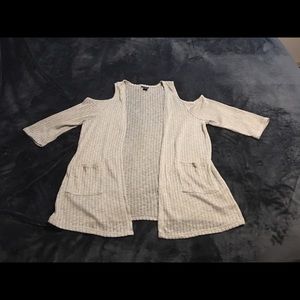❗️NWOT❗️Torrid▪️Cold Shoulder Cardigan
